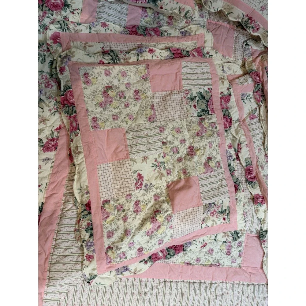 VTG Shabby Chic Cottage Core Quilt 7 Pcs Scallop Floral Patchwork 79x79